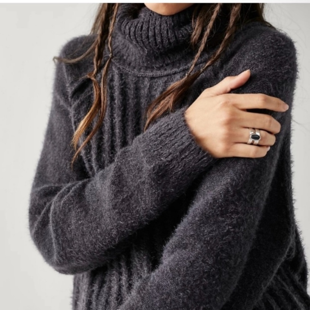 Free People Big City Turtleneck Size Small (Oversized) - Picture 3 of 12
